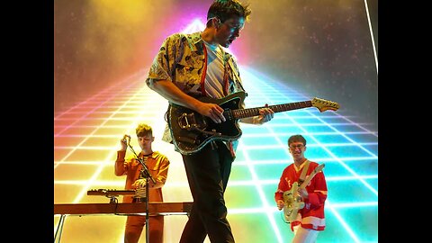 Glass Animals - Heat Waves (Official Video)