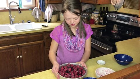 Make Berry Crisp with Hadassah