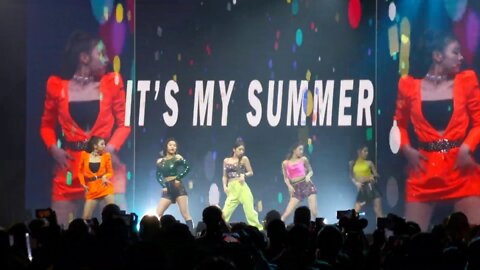 ITZY in Houston song It`z Summer