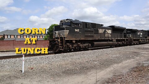 S02E106 Corn at Lunch (Norfolk Southern, SD70ACe, Grain Train, Rail Freight Transportation)