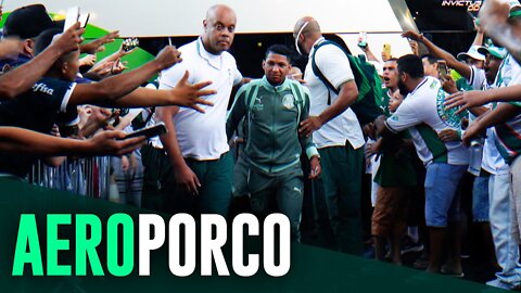 TORCIDA FAZ FESTA NA CHEGADA DO PALMEIRAS À GOIÂNIA