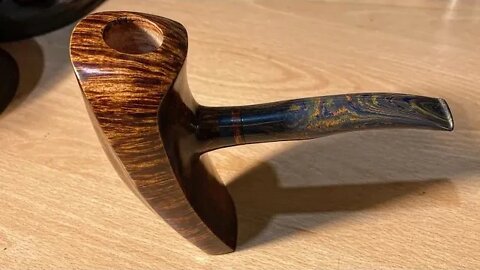 LCS Briars pipe 581 very large shield pipe, ebonite hand cut stem and shank insert