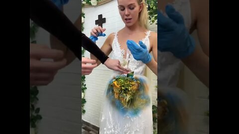 Bride Transforms Wedding Dress with Flowers…