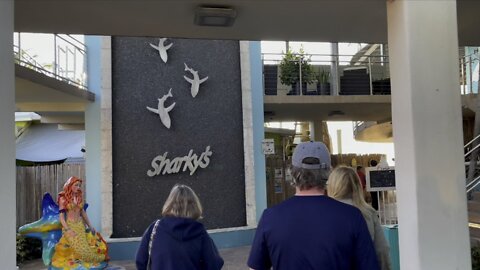 Sharky’s On the Pier Venice, Florida 4K