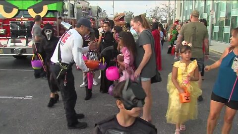 Cape Coral hosts inaugural Trunk-Or-Treat for families get in Halloween spirit