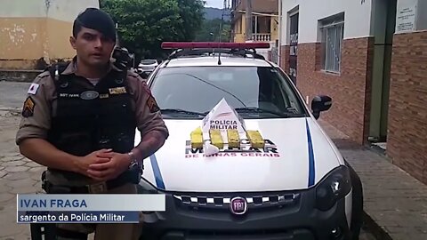 Tráfico de drogas: Polícia Militar aprende quatro barras de maconha na cidade de Manhumirim