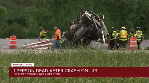 One killed on I-43 in Ozaukee County following rollover crash