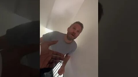 TikToker walks into a random person's house for tiktok clout