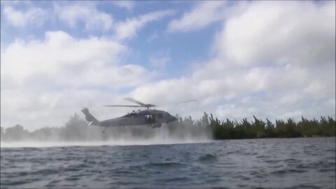 Recon Marines Conduct Helocast Exercise