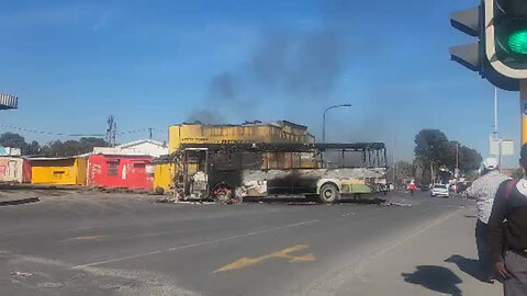 Chaos erupts as taxi unrest escalates in Cape Town on Thursday