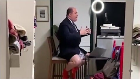 Brian Stelter Does News Commentary Without Pants On