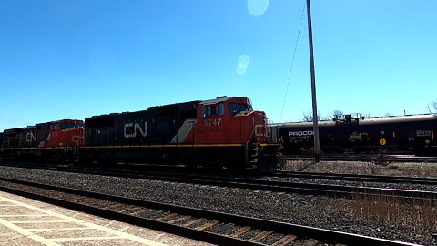 CN 5747 & CN 2594 Engines Manifest Train In Ontario