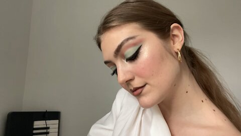 Mint Eyeshadow Makeup Look