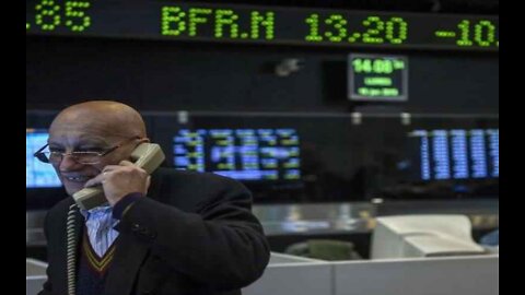 Stocks Plunge, Oil Tops $105 a Barrel as Ukraine War Rages