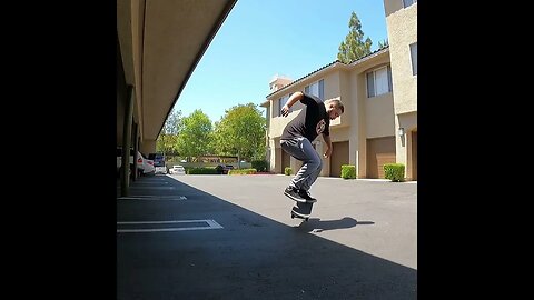 It’s been awhile here’s a switch flip #shorts #skateboarding #kickflip #poser #switch