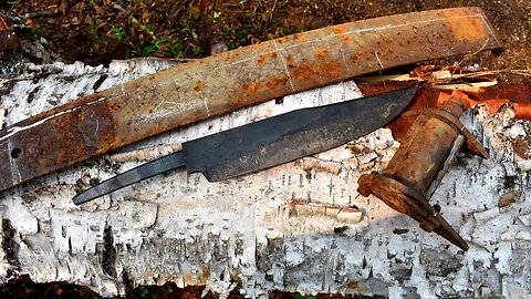 Forging a BOWIE KNIFE from a rusty leaf spring PART 1