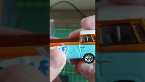 Miniaturas Kombi T2 Gulf bem melhor que Hot Wheels