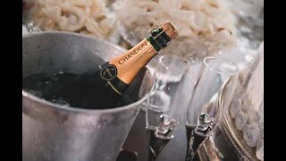 Une façon subtile de sabrer le champagne