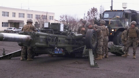 3/12 Marines and JGSDF members participate in artillery static display