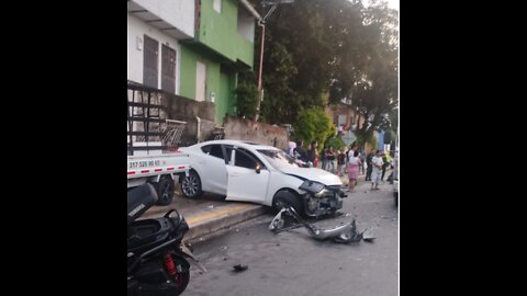 Fuerte choque en vía Bucaramanga Girón