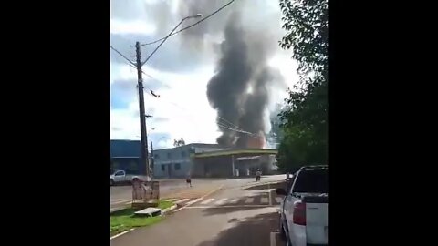 Incêndio destrói barracão de recicláveis, ao lado de posto de combustível em Janiópolis