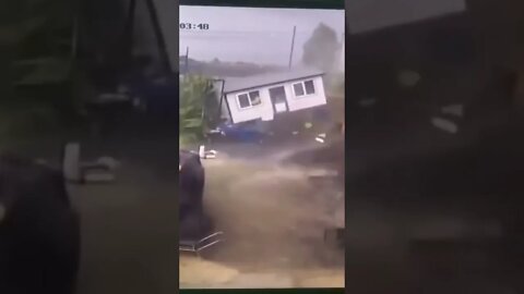 TERROR TORNADO SE LLEVA LA CASA COMO PAPEL EN CHINA 27 JULIO 2022