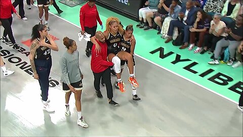 🚨 Shakira Austin CARRIED OFF Court With Reported Hip Injury | Washington Mystics vs New York Liberty