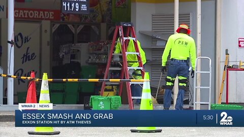 Police looking for suspects that robbed gas station after crashing into building