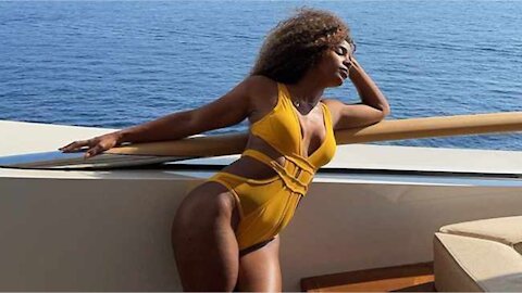 Kelly Rowland posts pics wearing the same swimsuit as Anele Mdoda