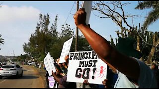 SOUTH AFRICA - Durban - Daleview Secondary school parents protest (Videos) (7nV)