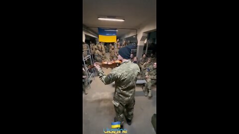 #Ukrainian military plays the anthem on the violin for his colleagues. #NoMoreWars