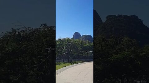 CRISTO REDENTOR DE UM LADO, PAI DE AÇÚCAR DO OUTRO LADO, RIO DE JANEIRO.🇧🇷