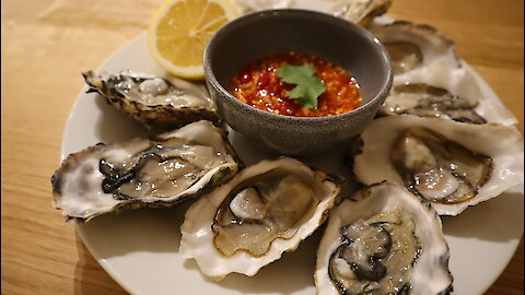 Freshwater oysters with spicy Thai seafood sauce