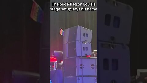 This is so loud for him to do 🥰🏳️‍🌈 #larrystylinson #harrystyles #louistomlinson #larry #larries