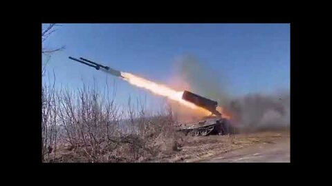 Russians Use 21 Rocket Ancestor TOS-1A 220mm MLRS In 6 Seconds!!