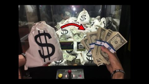 WON $500 CASH FROM MONEY BAG CLAW MACHINE!!!