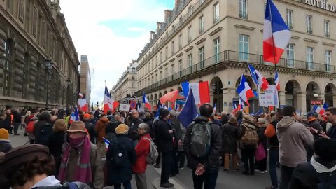 CORTÈGE NATIONAL POUR LA PAIX ET LA LIBERTÉ - Réintégration des suspendus - 19/11/2022 - Video 1