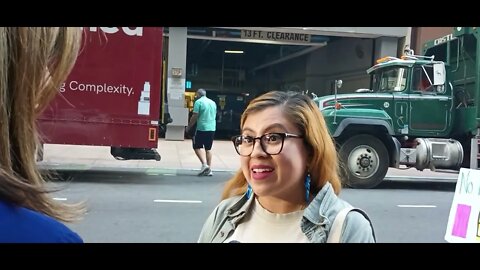 @MaketheRoadAct @MaketheRoadNY Protesters outside the @Camilo4NY/@NYCMayor @ericadamsfornyc