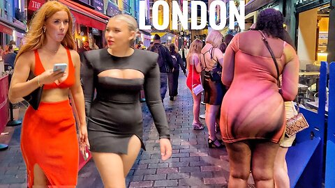 London Nightlife - Girls at Night in London