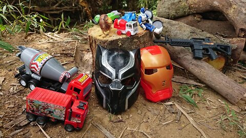 Mencari Mainan Topeng Iron Man, Singa, Power Rangers, Truk Molen, Topeng Black Panter, Senapan M-16