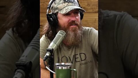 Jase Robertson Inhales 12 Donuts in 2 Minutes