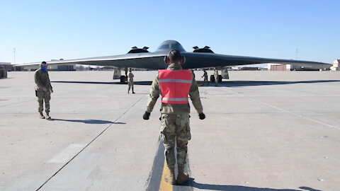 B-2 Spirit stealth bomber crew boards aircraft at Whiteman Air Force Base