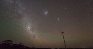 Vidéo accélérée d'une pluie d'étoiles filantes en Australie