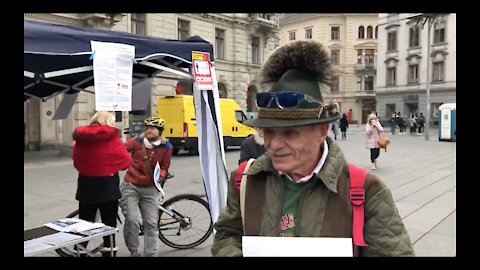 Horst beim Infotisch am Grazer Hauptplatz am 13.11.2020 zur aktuellen Lage ‼️🇦🇹‼️