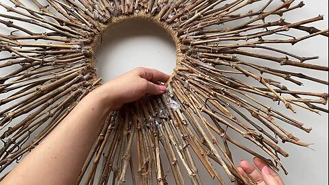 Idea of ​​decorating a mirror from wooden sticks