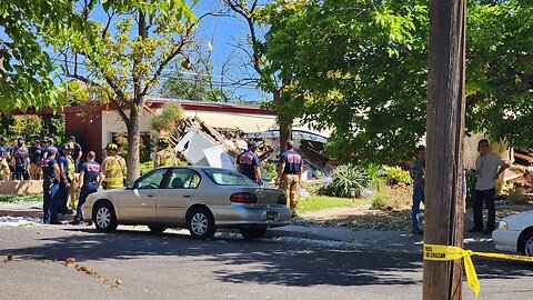 House collapse! Unknown reasons.