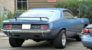 1971 Barracuda Idle and Walk Around (Cuda Clone) Mopar