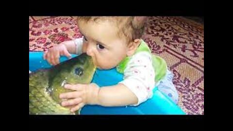 BABIES MEET FISH FOR THE FIRST TIME | Funny Babies And Animals Videos Compilation