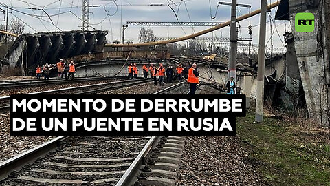 Captan el momento de derrumbe de un puente en el oeste de Rusia