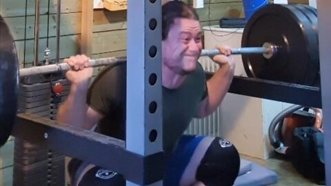 NEW-TECH EXCLUSIVE: 3x6 130 Kgs High-Bar Squats. Last Set.